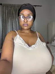 Bustygoddess32 webcam stripchat model stream image