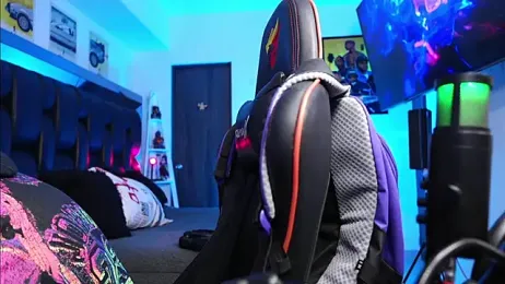 logan_hugh8 webcam stripchat model stream image