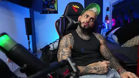 logan_hugh8 webcam model stream image