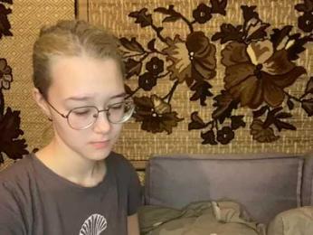 sweet-and-mint webcam bongacams model stream image