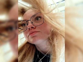 Gargonaa webcam model stream image