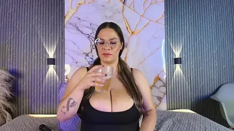 big_tits_in_your_face webcam model stream image