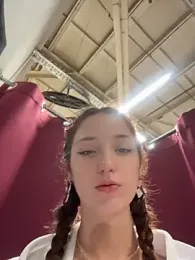 DollyTall webcam stripchat model stream image