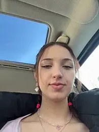 DollyTall webcam stripchat model stream image