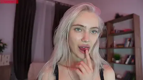 KristalCrowner webcam model stream image