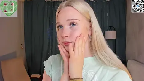 CherrylHolme webcam stripchat model stream image