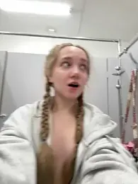 bambi_lu webcam stripchat model stream image