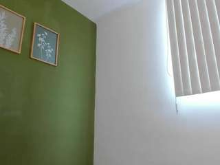 karlyee webcam model stream image