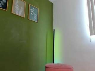 karlyee webcam model stream image