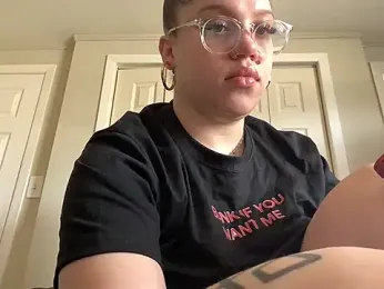 QueenNuttCollector webcam model stream image