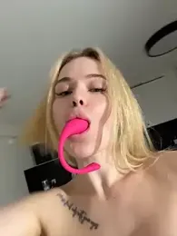 Vladamais webcam model stream image