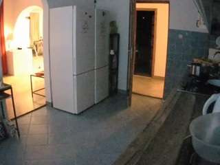 voyeurcam-julmodels-kitchen camsoda stream image