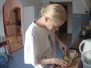 voyeurcam-julmodels-kitchen camsoda stream image