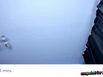 vivian_qwerty chaturbate stream image, 21.12.2025 07:10