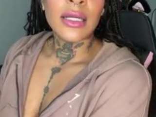 iambaldheadbrittany camsoda stream image