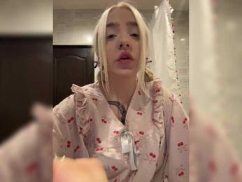 LittleDelora bongacams stream image