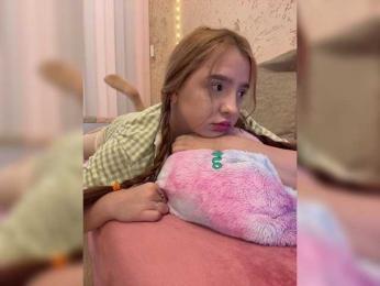 LittleDelora bongacams stream image