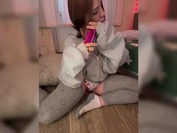 LittleDelora bongacams stream image