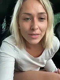 petrouchkaaa_ stripchat stream image