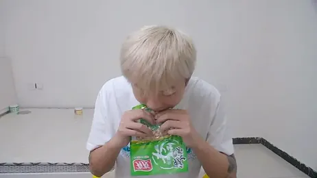 Chocolates-001 stripchat stream image